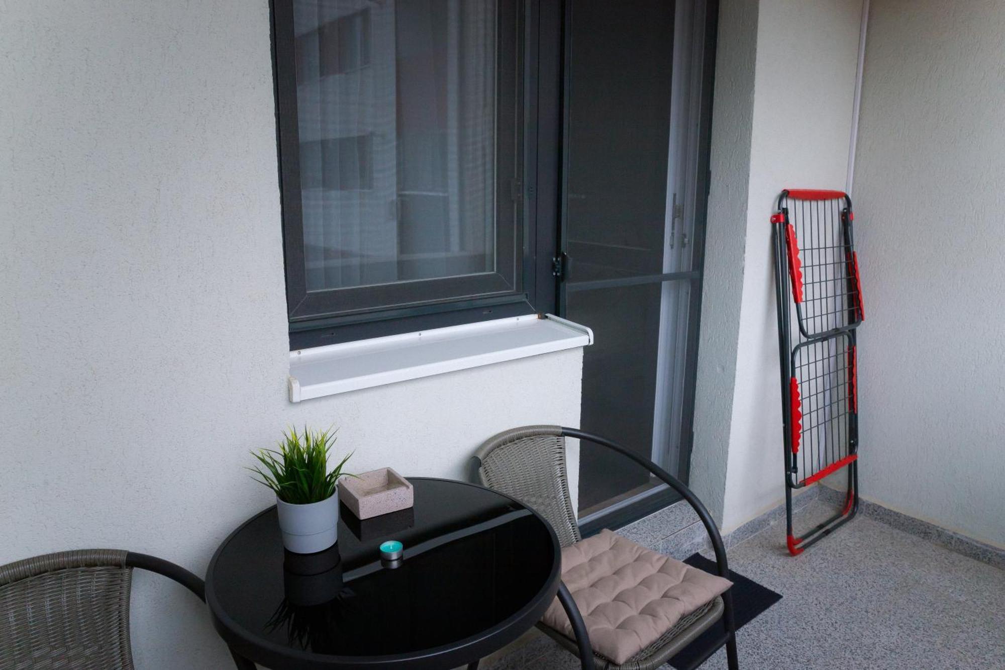 Elysian Urbanscape Brown, 2 Rooms, Near Bucharest Chiajna Экстерьер фото